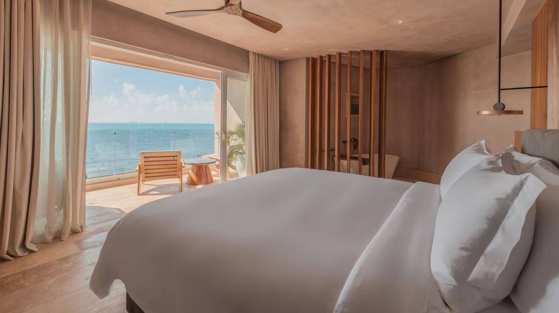 PRESIDENTIAL SUITE OCEANFRONT BALCONY