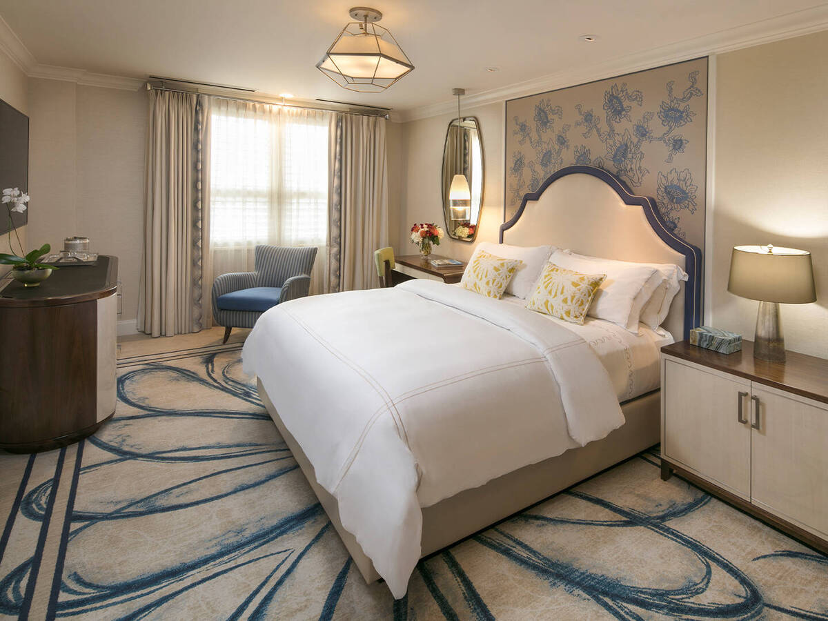 Deluxe King Room with Resort View