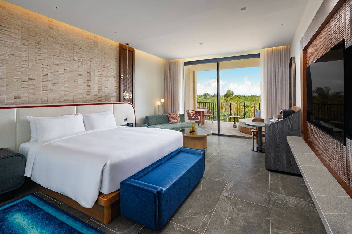 PREMIER ONE KING, TROPICAL VIEW ROOM