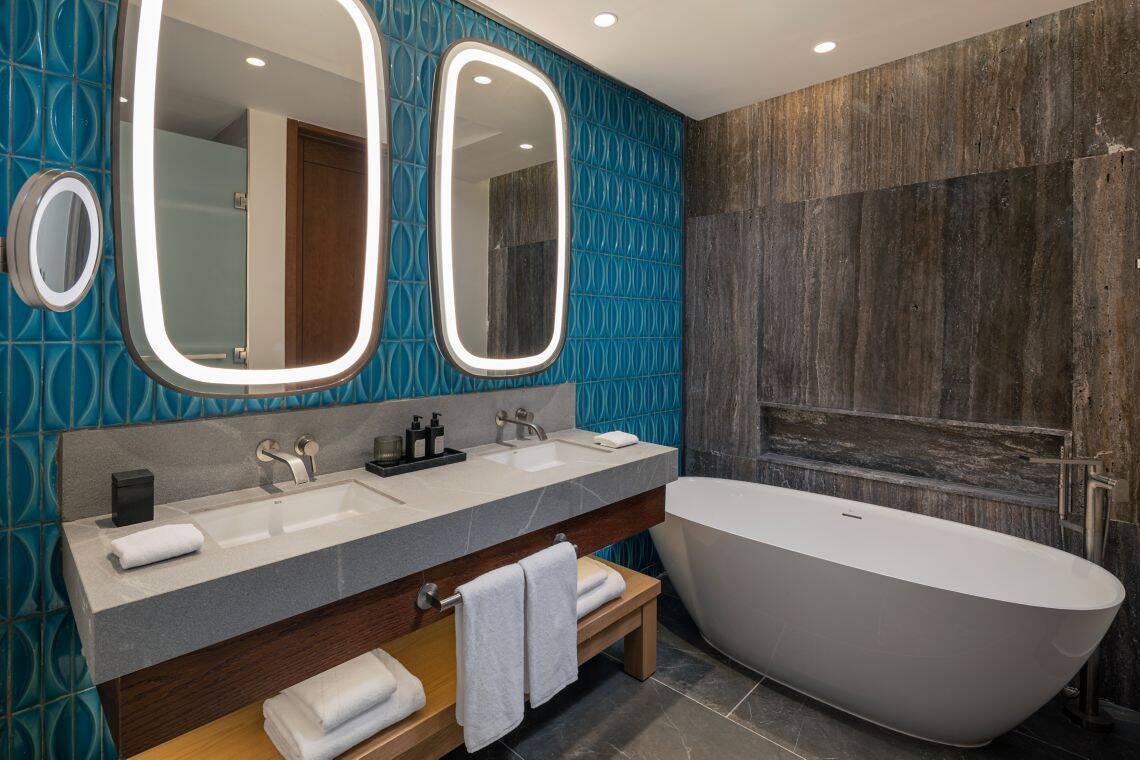 PREMIER ONE KING, TROPICAL VIEW ROOM