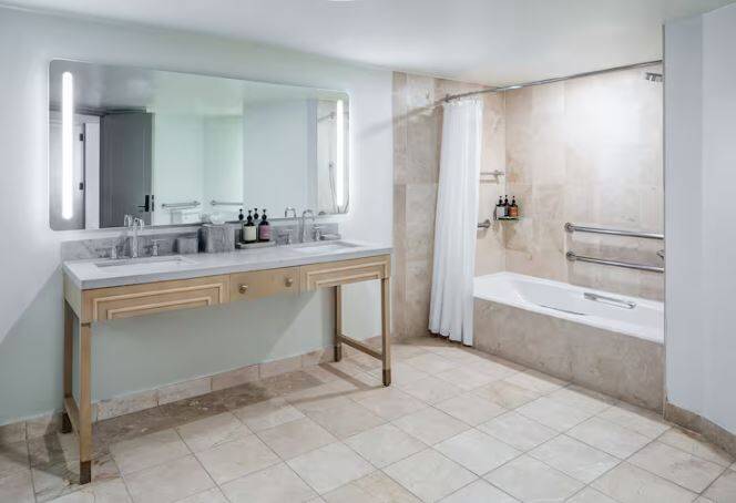 PREMIER FIREPIT KING SUITE MOBILITY ACCESS TUB