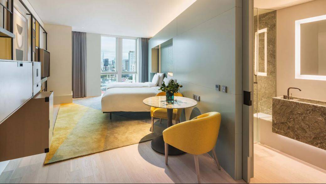 TWO TWIN BEDS HIGH FLOOR