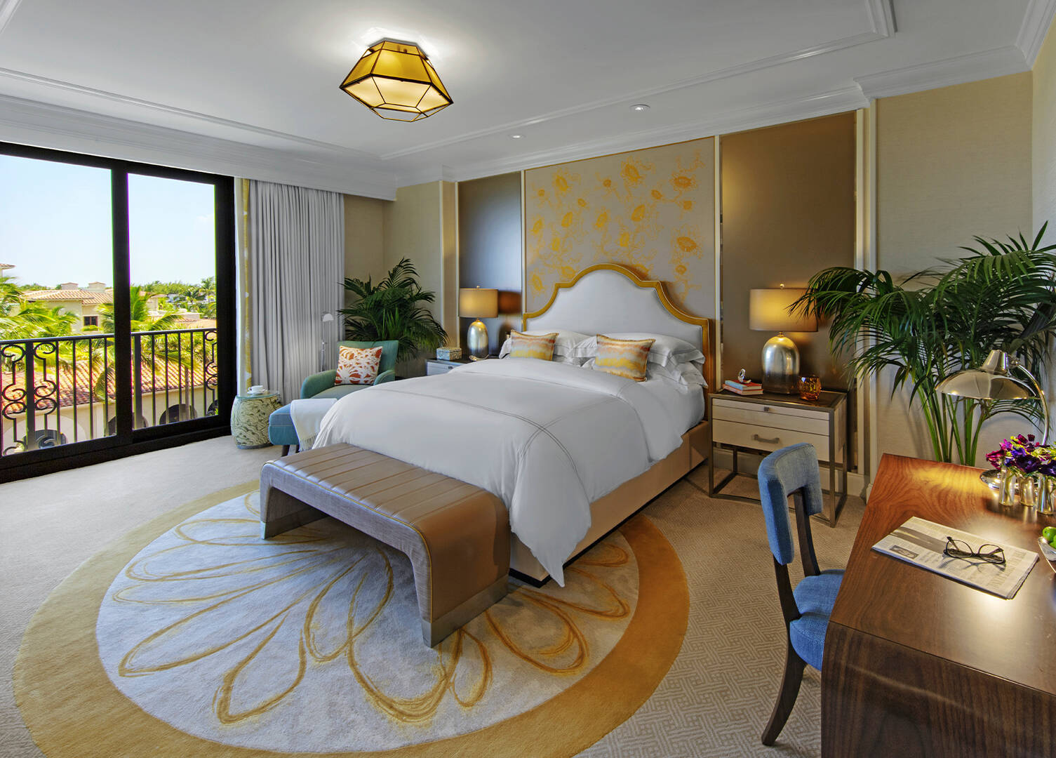 ROYAL POINCIANA SUITE - OCEANFRONT VIEW KING