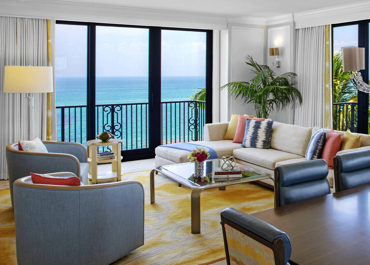 ROYAL POINCIANA SUITE - OCEANFRONT VIEW KING