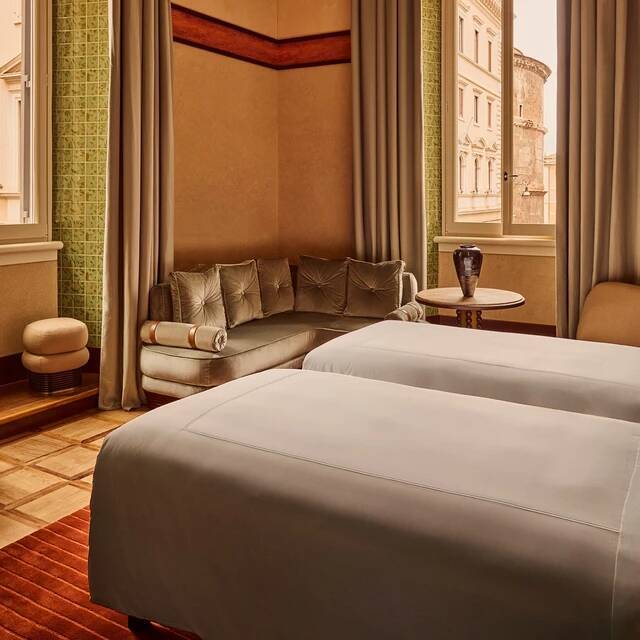 DELUXE ROOM WITH MINERVA SQUARE VIEWS