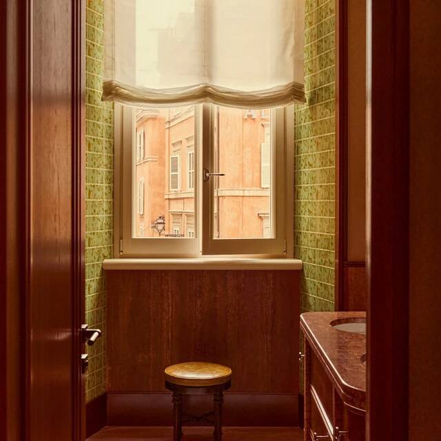 DELUXE ROOM WITH MINERVA SQUARE VIEWS