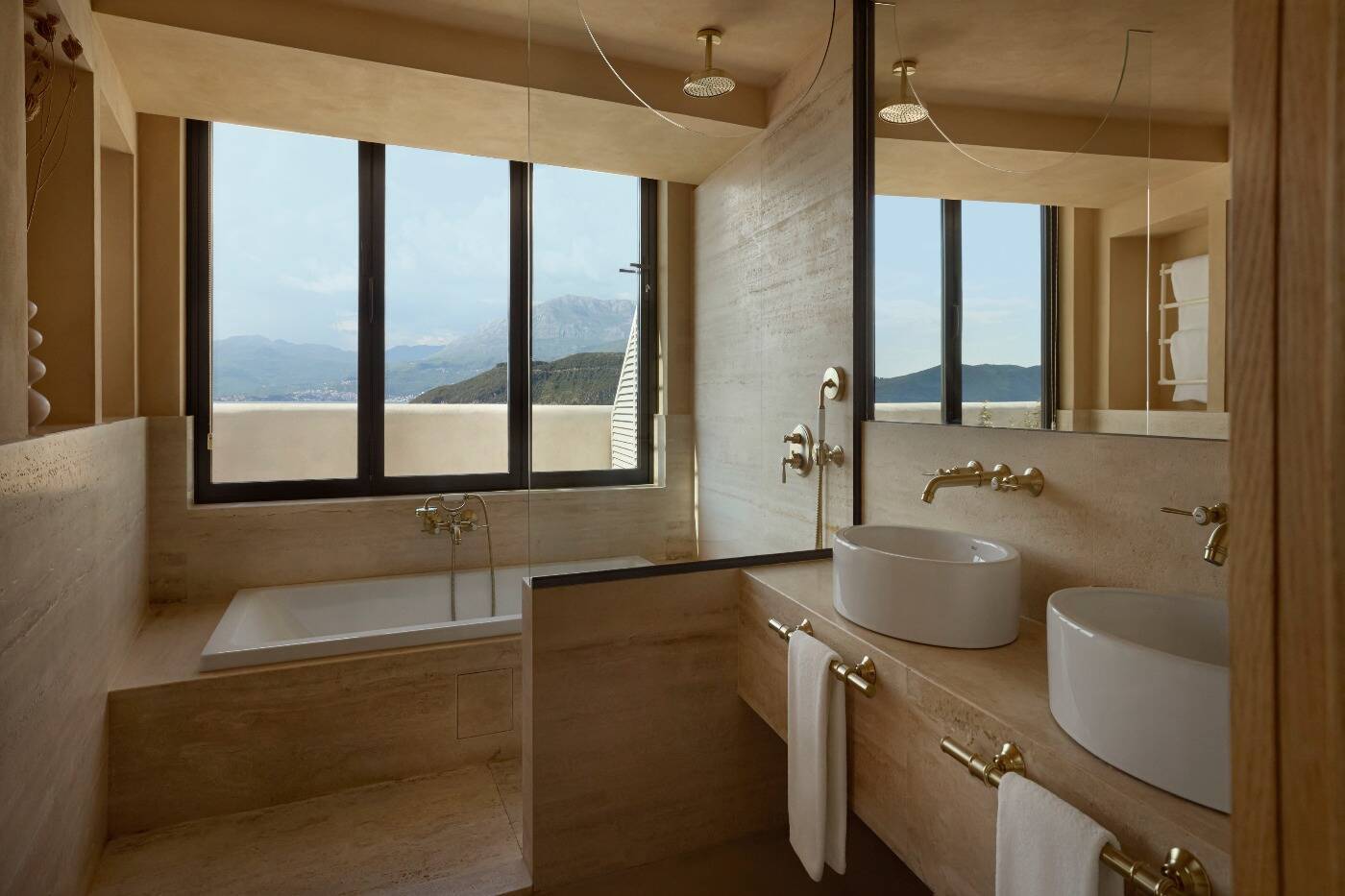Panoramic Room 