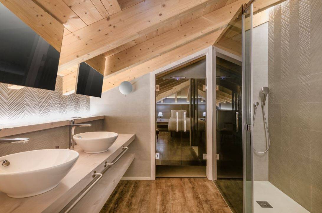 DELUXE GUEST ROOM TWIN