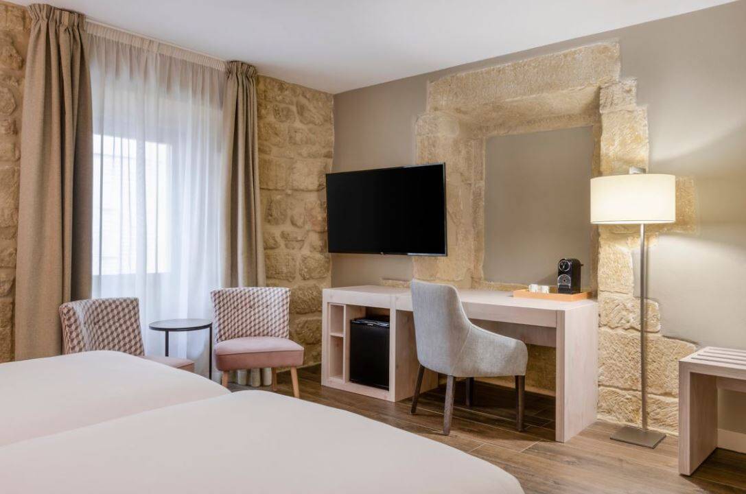 DELUXE GUEST ROOM TWIN