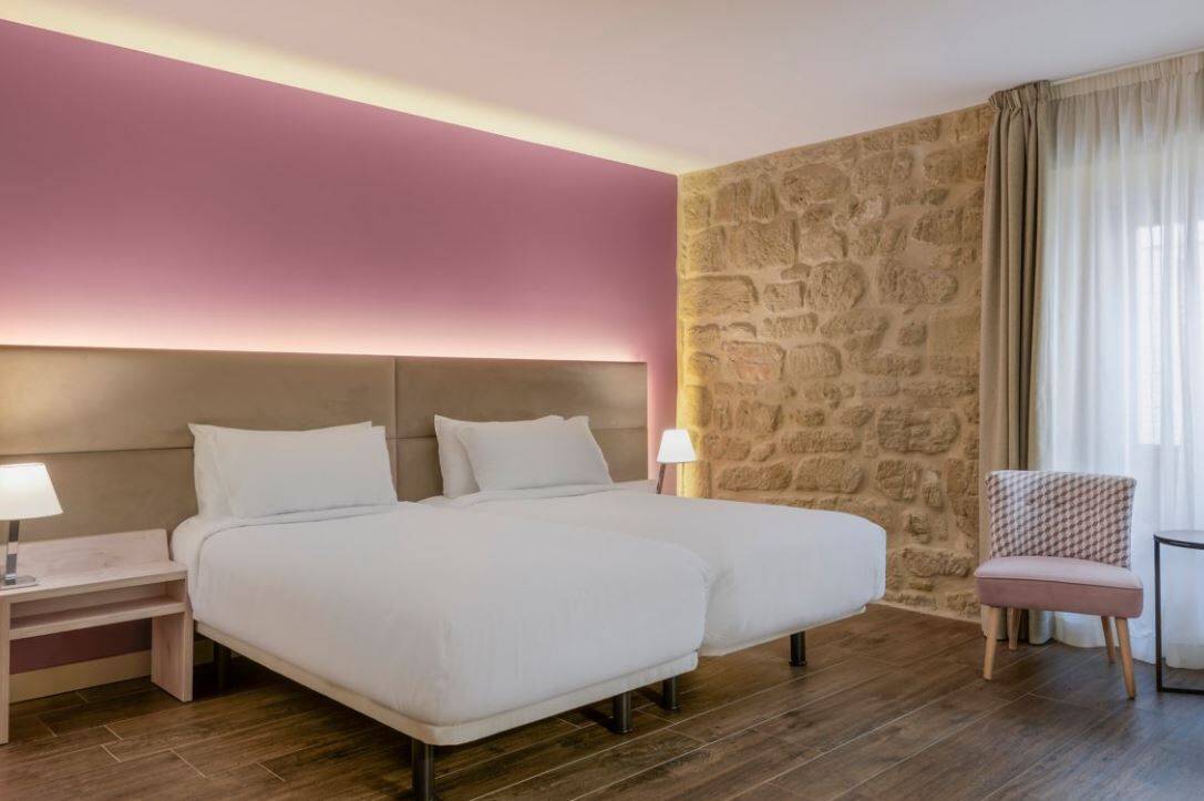 DELUXE GUEST ROOM TWIN