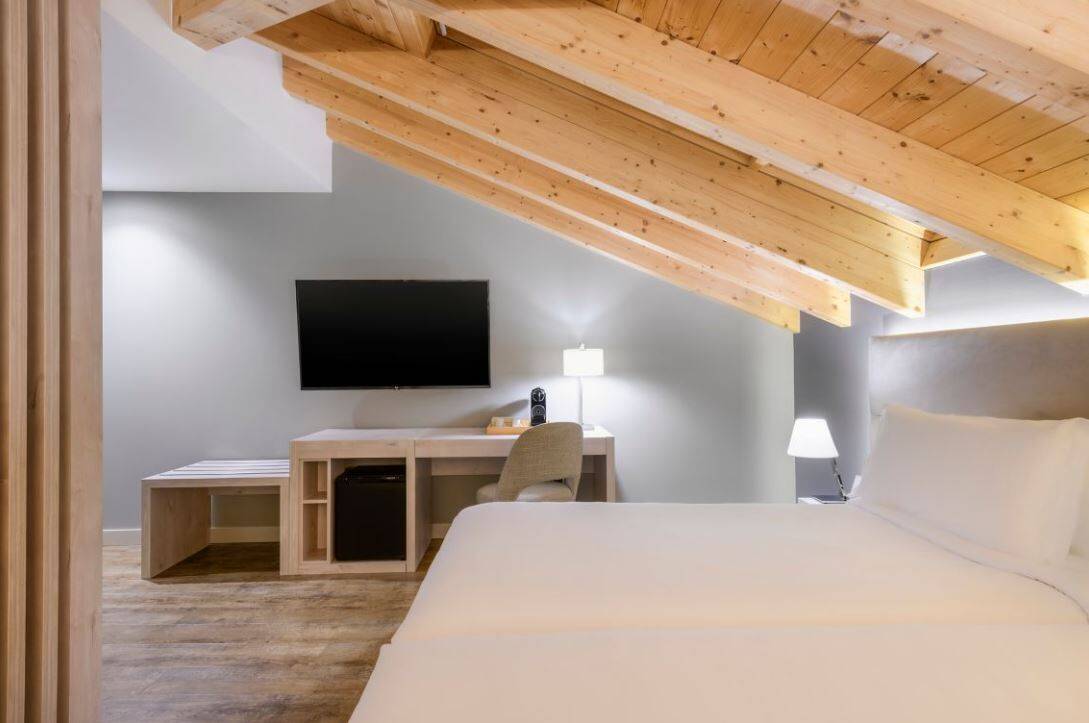 DELUXE GUEST ROOM TWIN