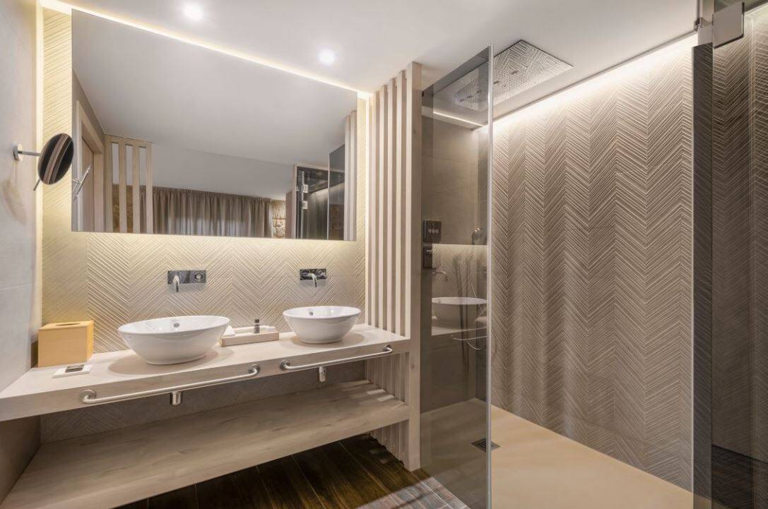 JUNIOR SUITE RIVER VIEW KING