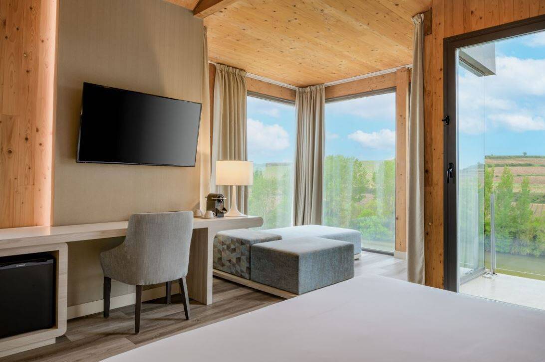 JUNIOR SUITE RIVER VIEW KING