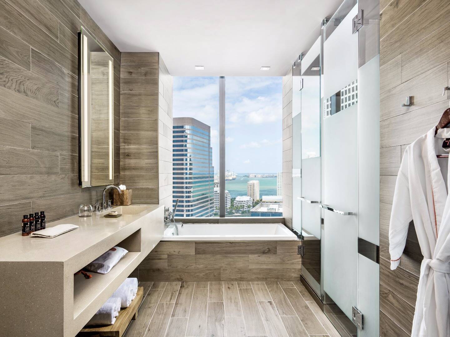 THREE BEDROOM RESIDENCE SUITE BAY VIEW