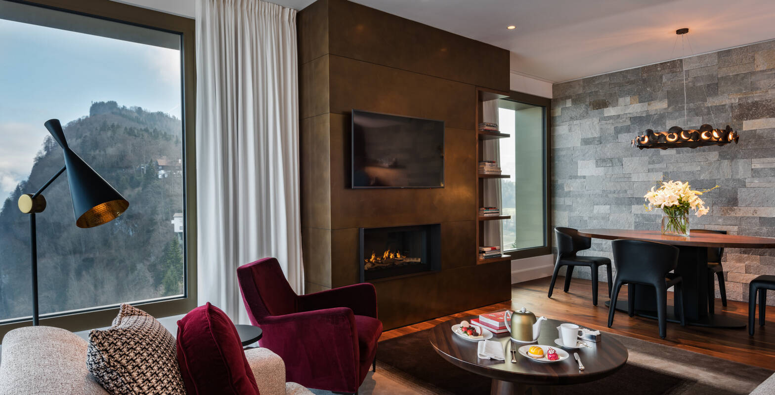 Contemporary Lake View Premium Suite