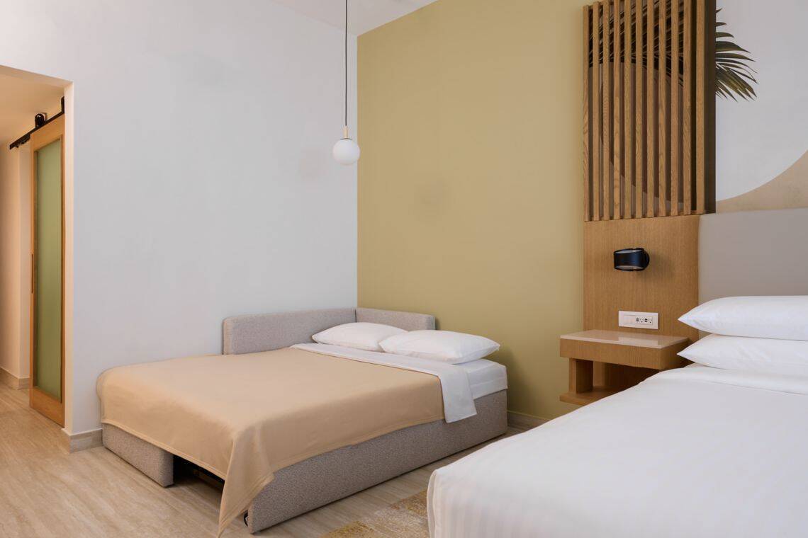 PARTIAL OCEAN VIEW, KING ROOM WITH SOFA BED, BALCONY