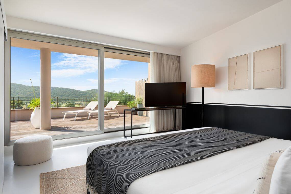 Classic Smaller Suite