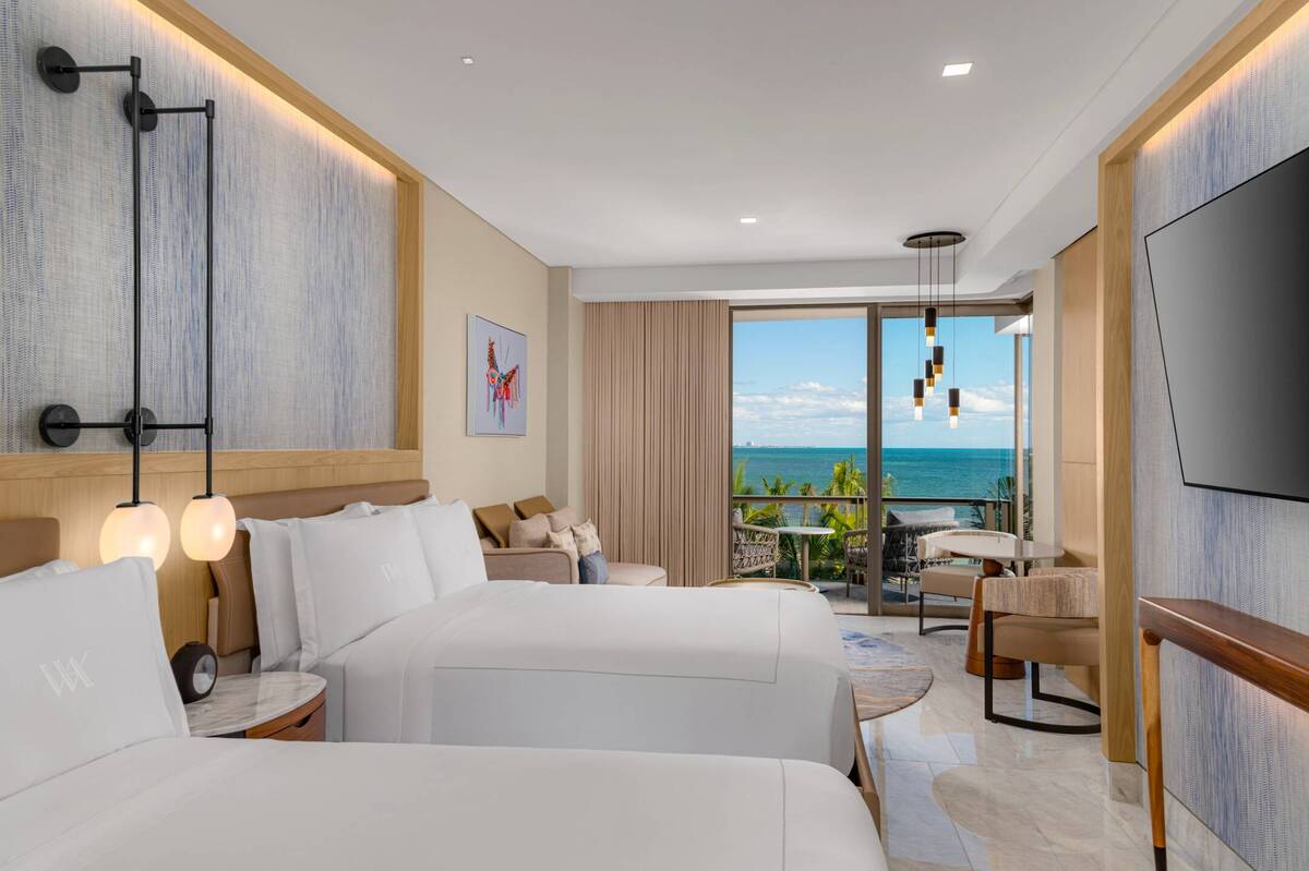OCEAN FRONT TWO QUEEN GUESTROOM