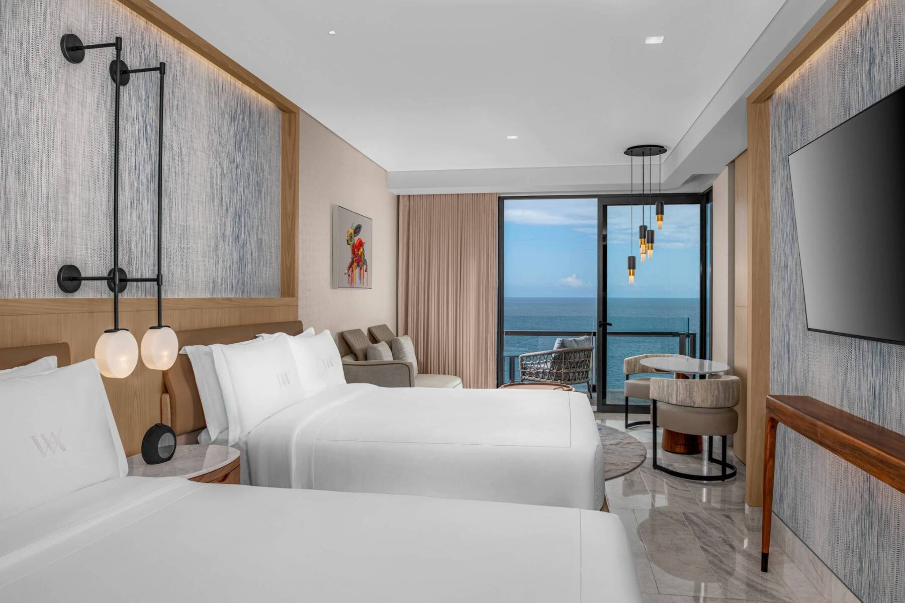 DELUXE OCEAN FRONT TWO QUEEN GUESTROOM