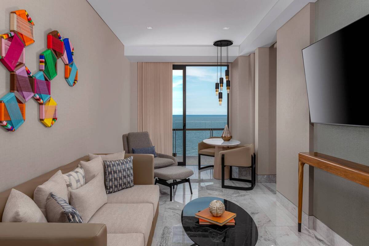 OCEAN FRONT SUITE WITH KING