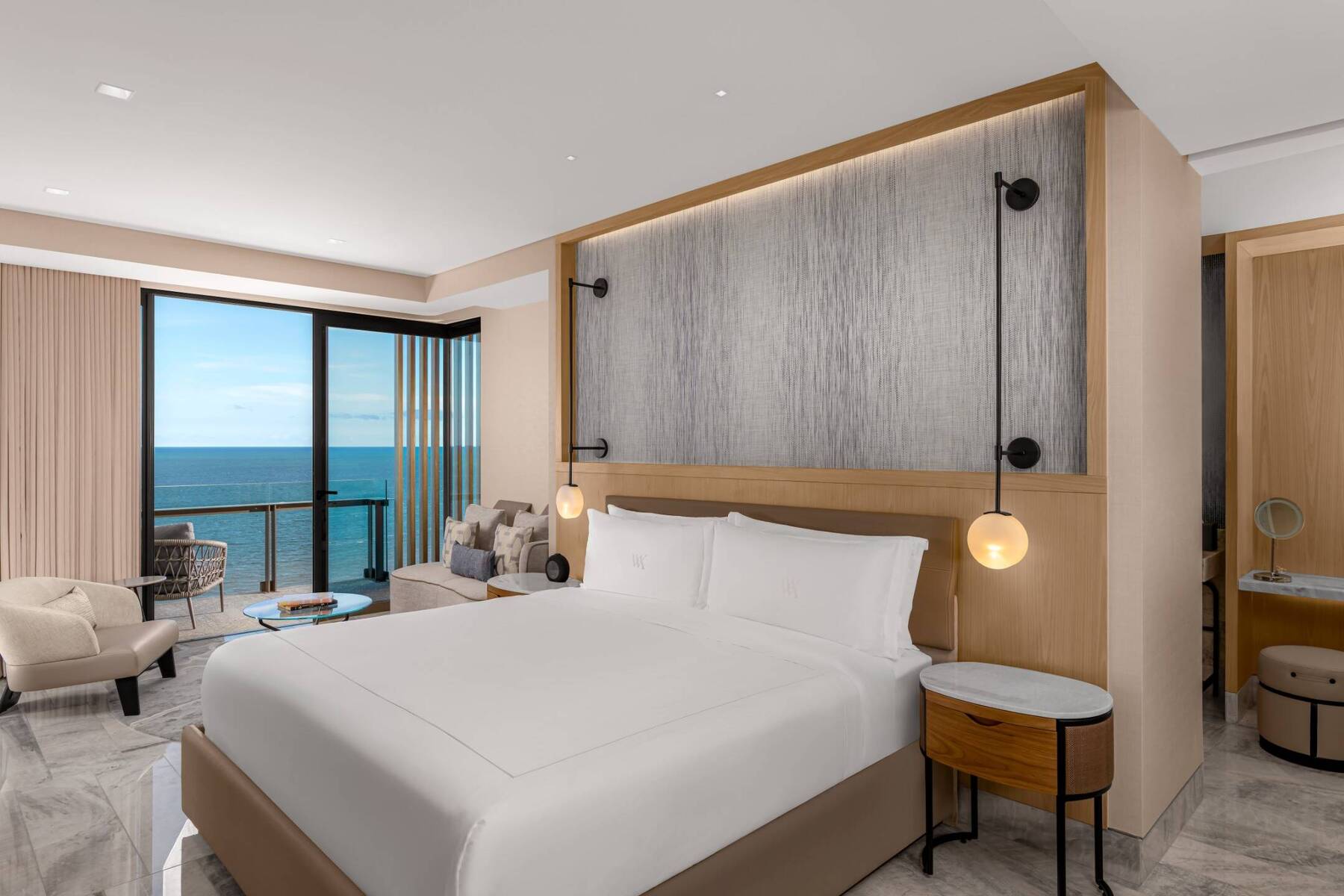 OCEAN FRONT SUITE WITH KING