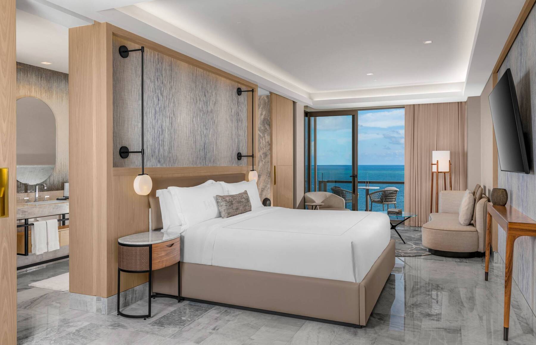 DELUXE OCEAN FRONT SUITE WITH KING