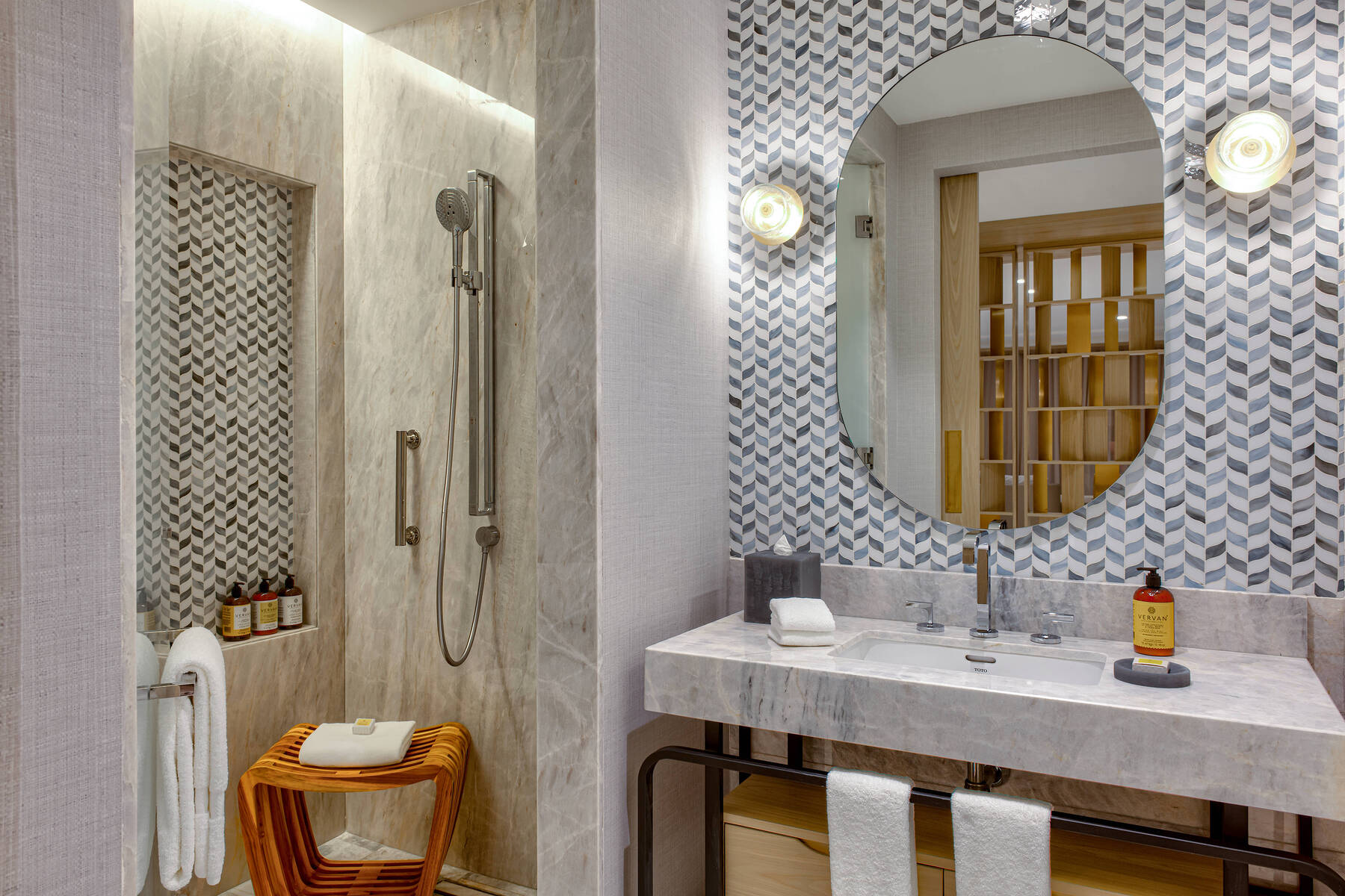 OCEAN FRONT SWIM UP MASTER CORNER SUITE