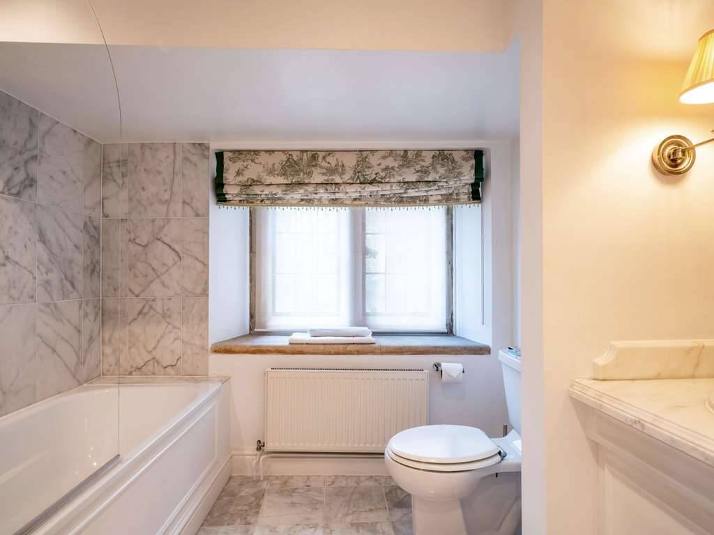 COUNTRY ROOM 