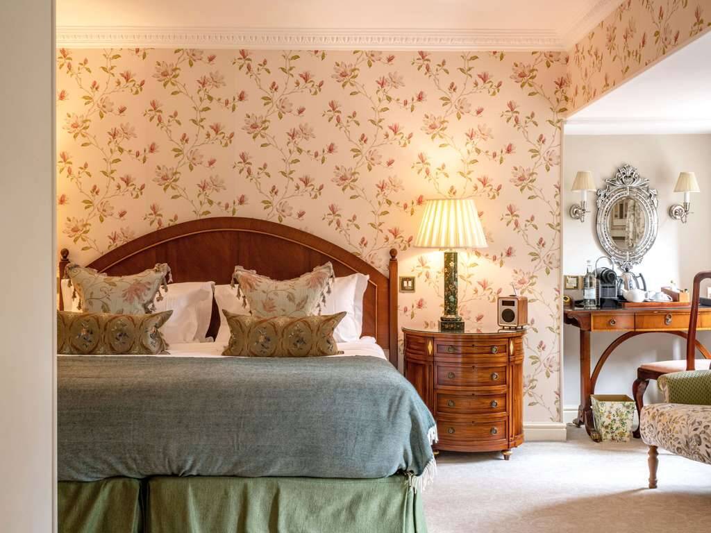 COUNTRY ROOM 