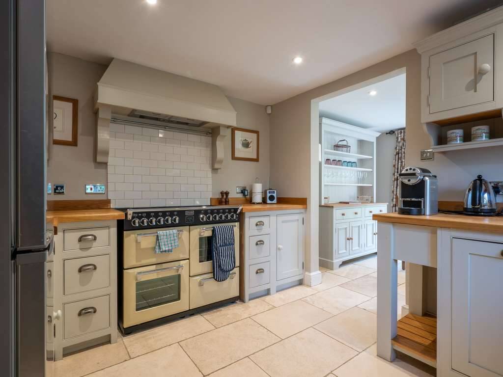 COUNTRY COTTAGE