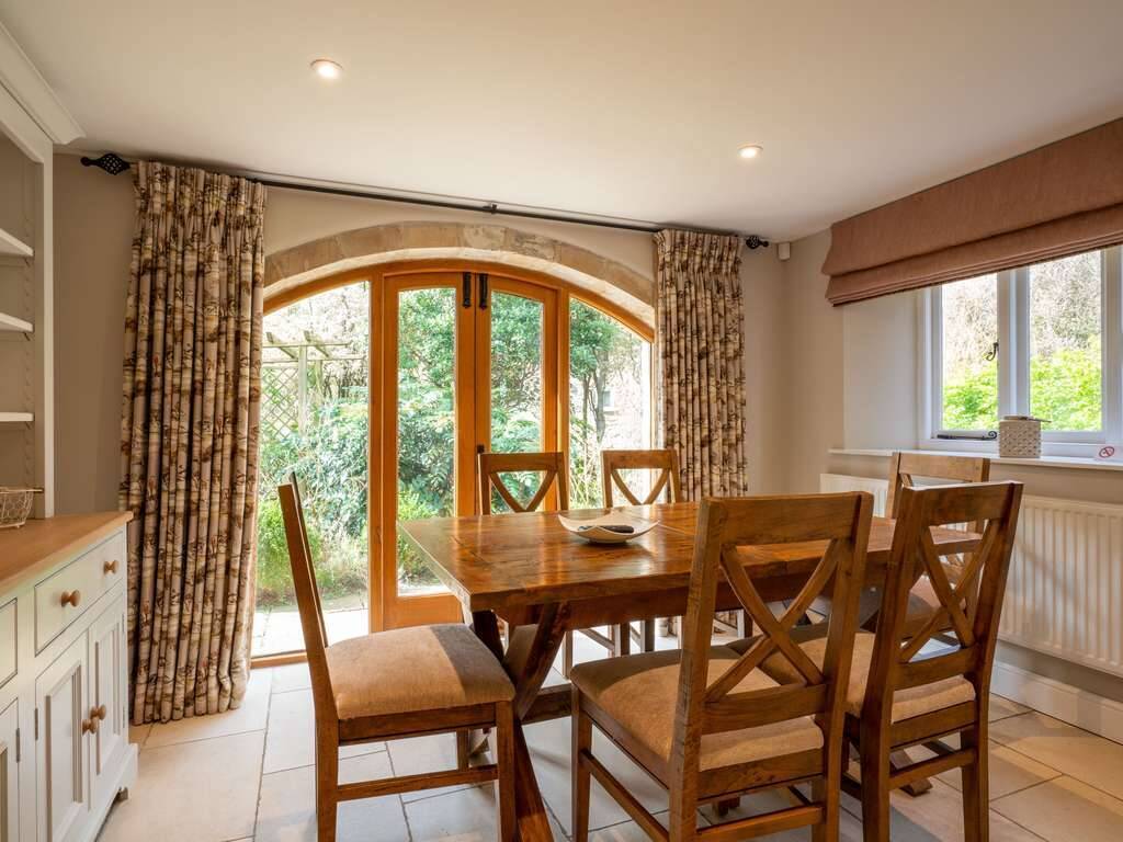 COUNTRY COTTAGE
