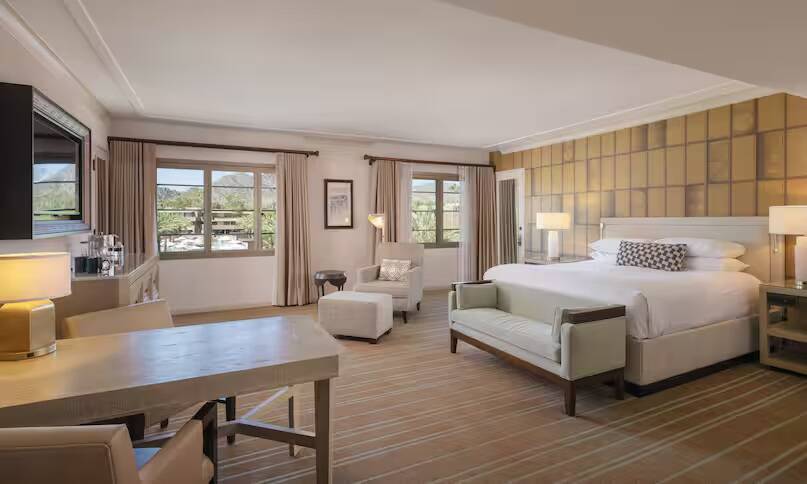 Resort Room King Mobility Access W/ Bathtub