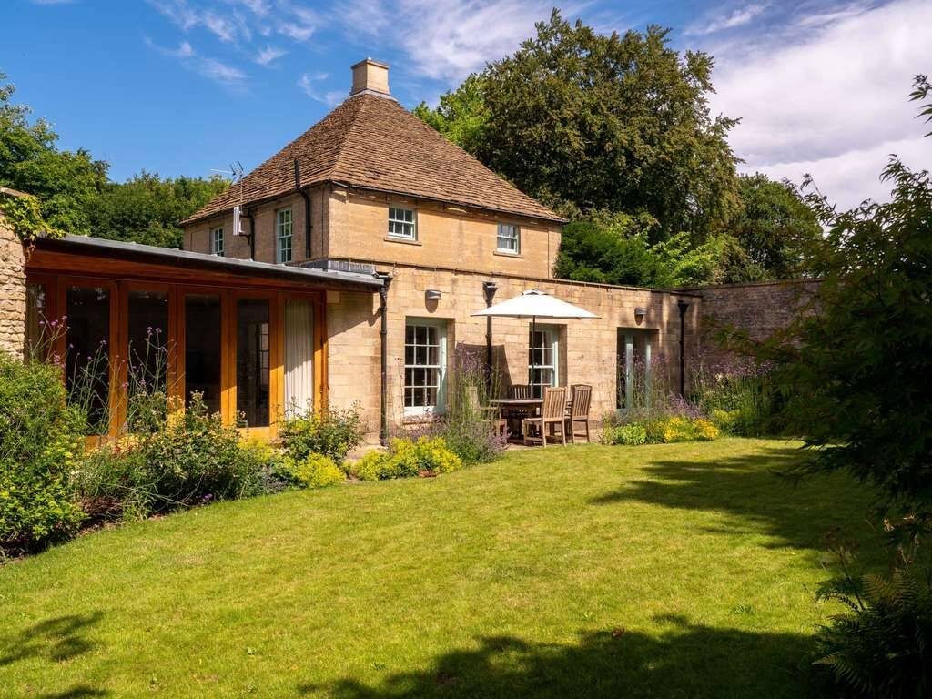 GRAND TWO BEDROOM COTTAGE 