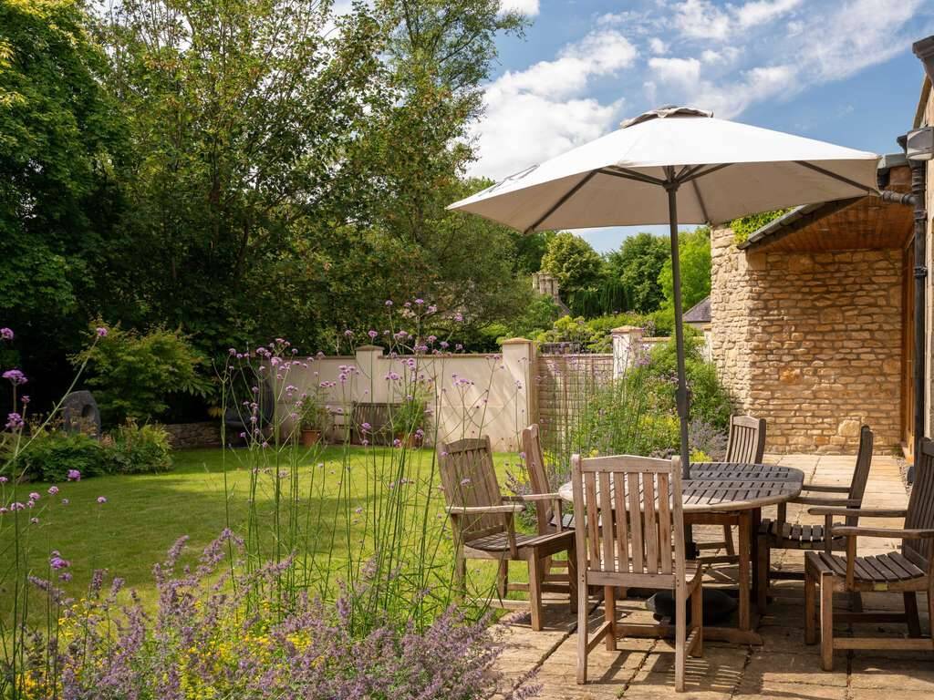 GRAND THREE BEDROOM COTTAGE