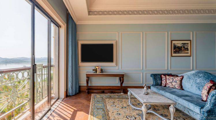 LAKESHORE SIGNATURE - NON ISLAND ROOM
