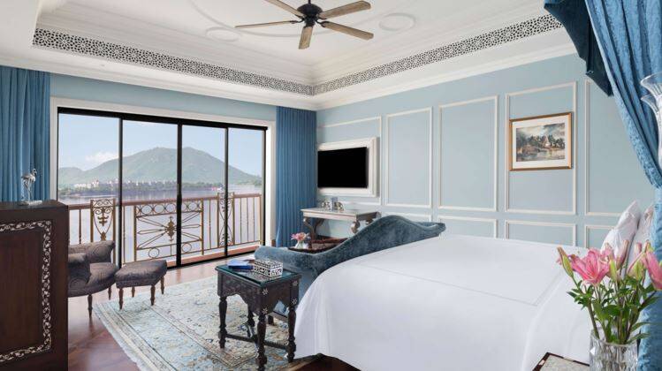 LAKESHORE SIGNATURE - NON ISLAND ROOM