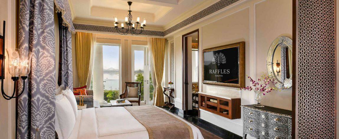 FLAMINGO SIGNATURE ROOM WITH BALCONY KING