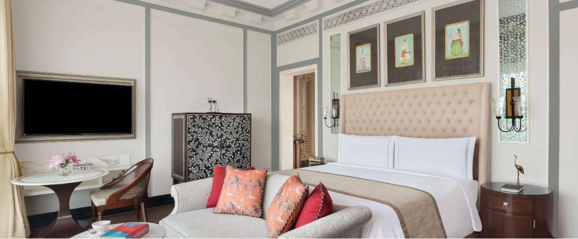 FLAMINGO SIGNATURE ROOM WITH BALCONY KING