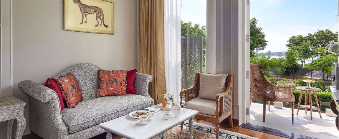 RAFFLES MANOR SUITE