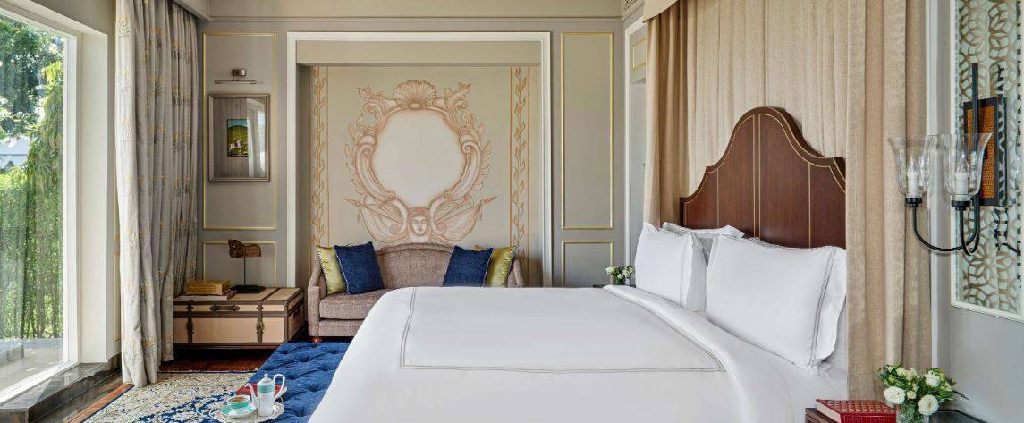 RAFFLES MANOR SUITE
