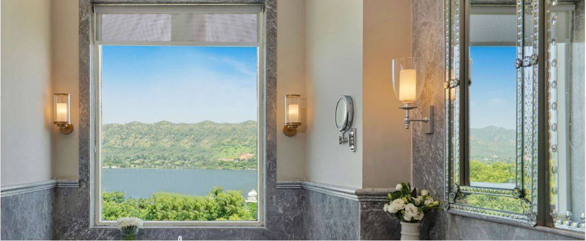 FLAMINGO SIGNATURE ROOM WITH GARDEN KING
