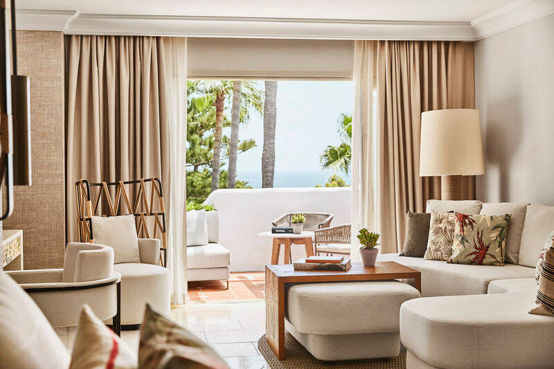 Grand Suite Kitchen 