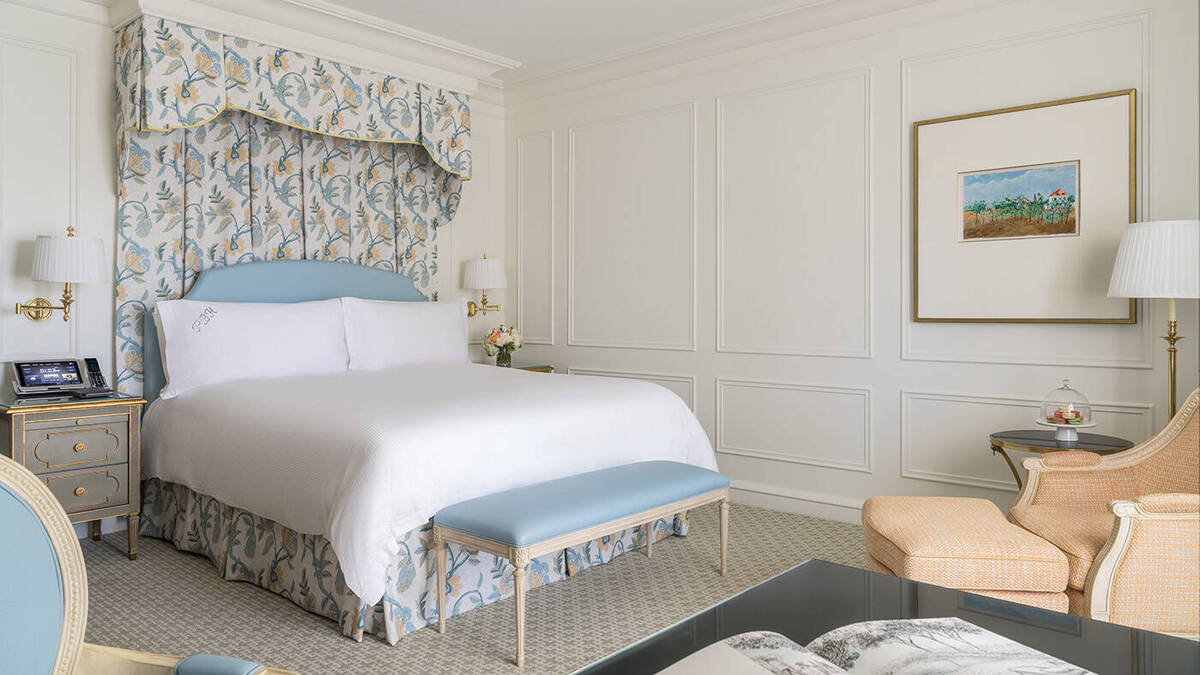 Deluxe King Room