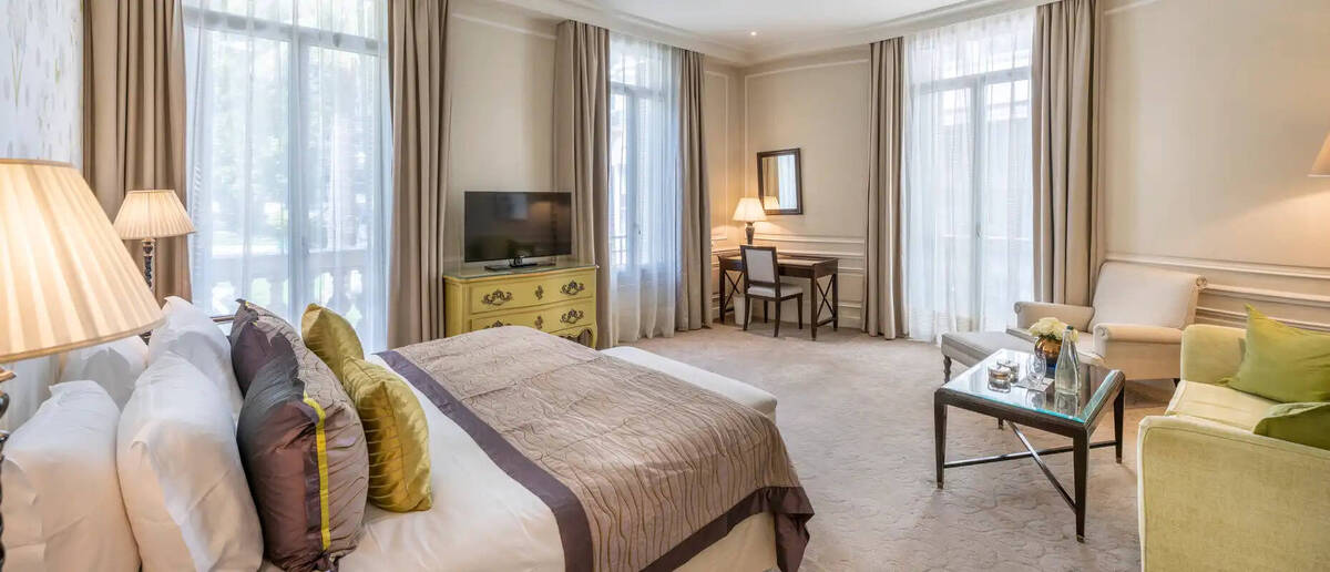 Junior Suite City or Courtyard View