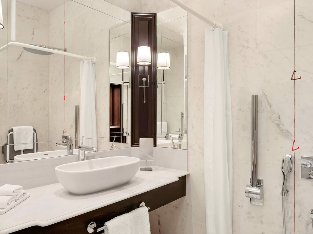 ACCESSIBLE FAIRMONT KING