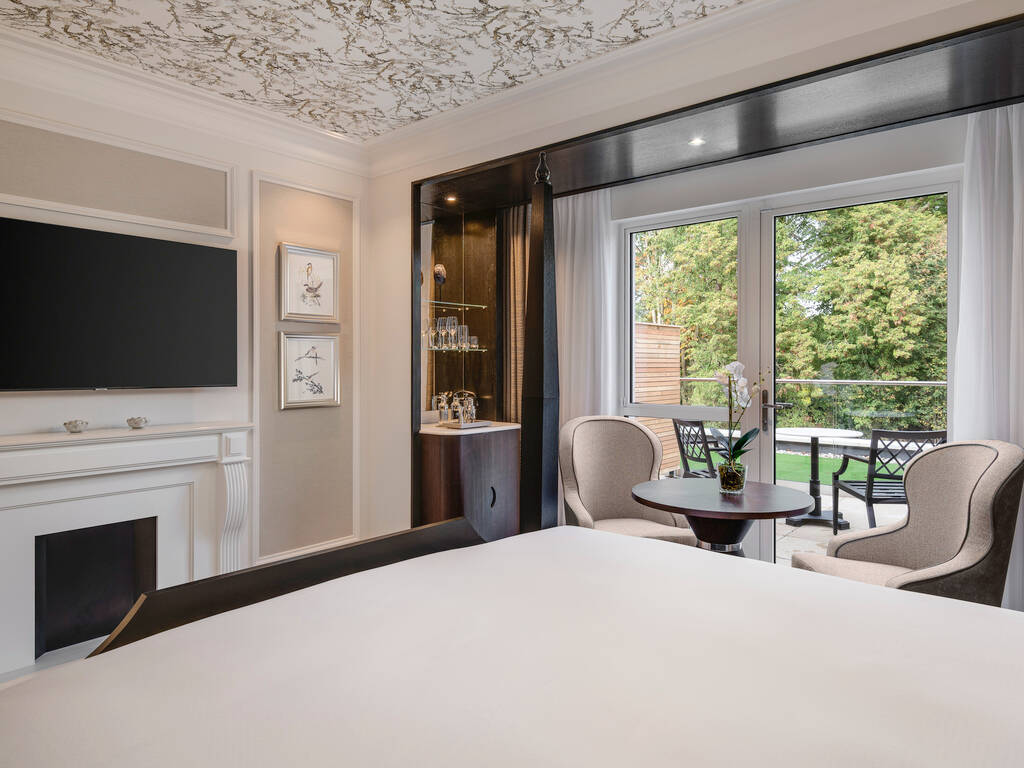 DELUXE KING WITH BALCONY