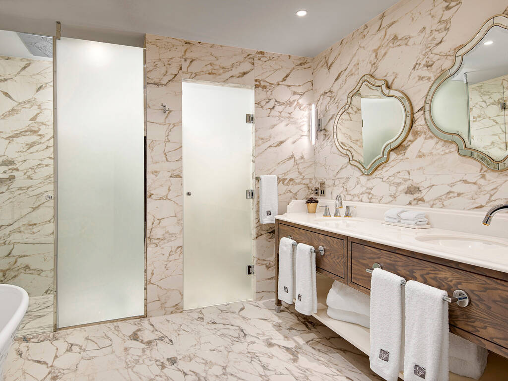 LUXURY TWO BEDROOM CORNER SUITE