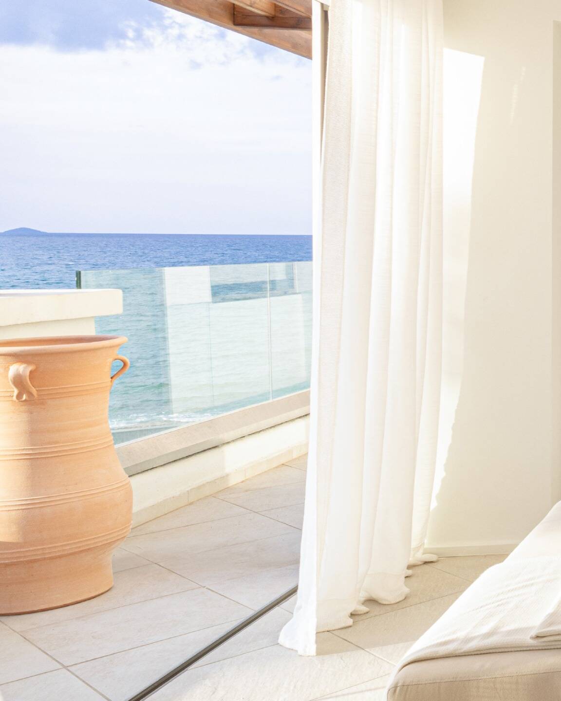 LUXURY ROOM SIDE SEA VIEW OR LAGOON VIEW
