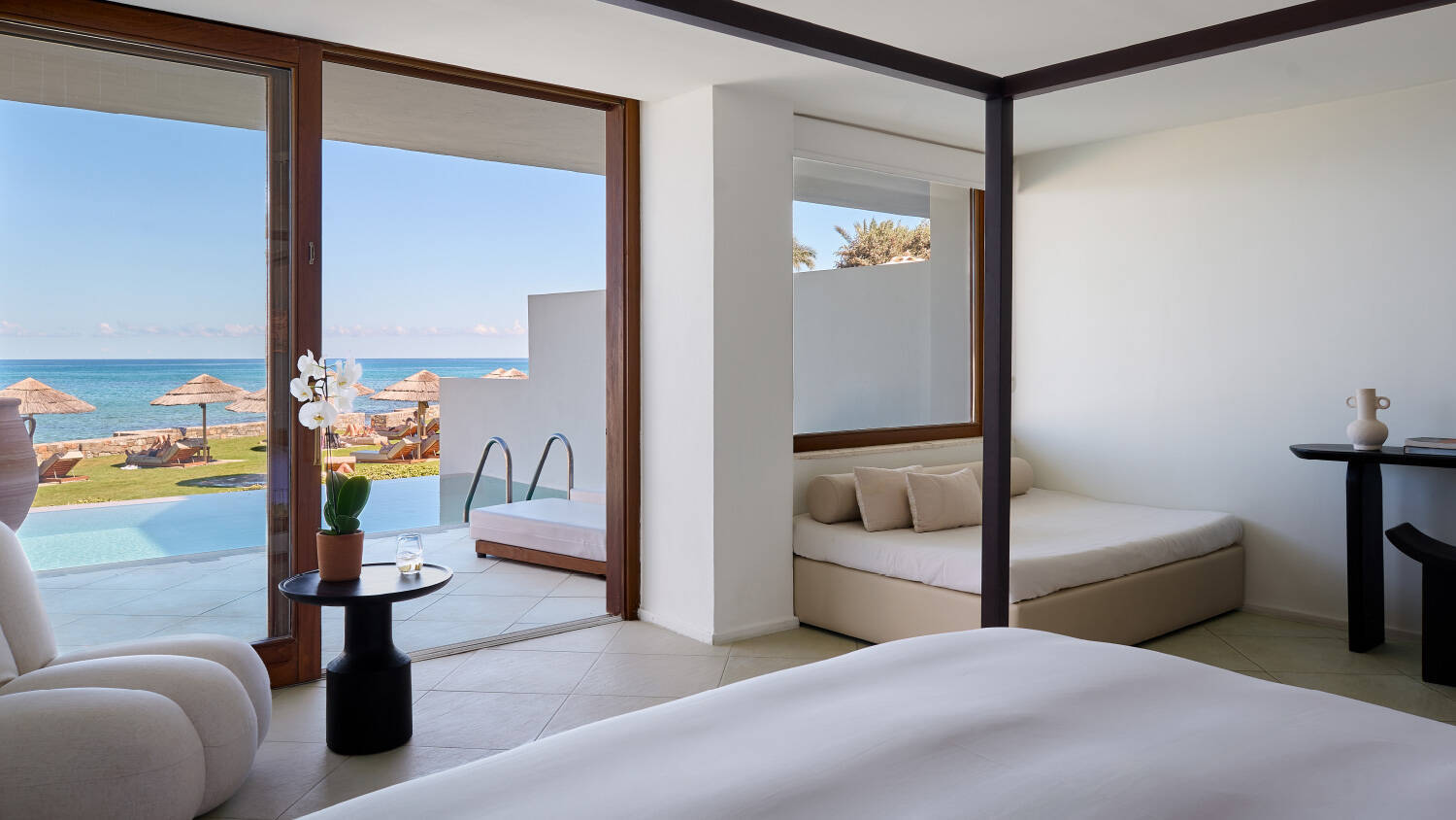 JUNIOR SUITE WATERFRONT GYM AND PRIVATE POOL