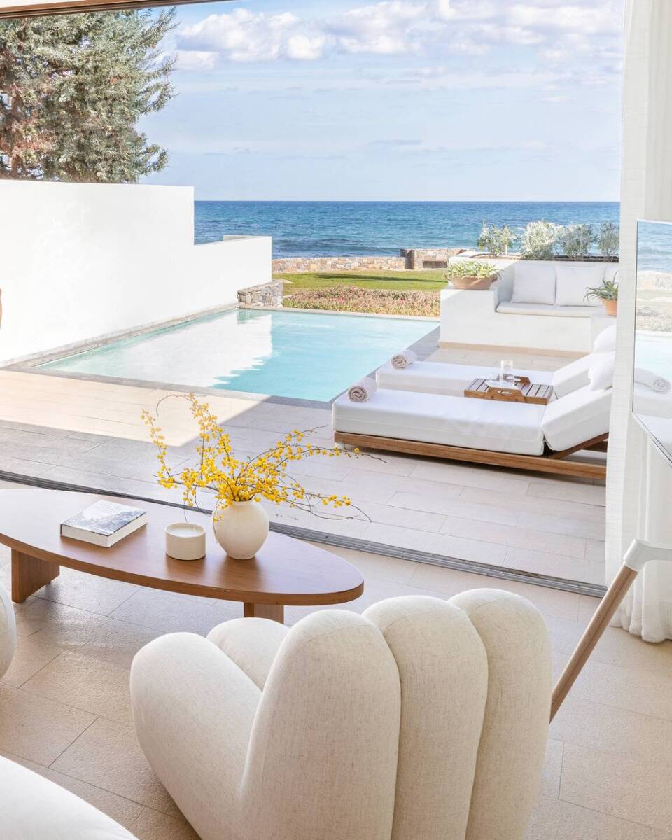 JUNIOR SUITE WATERFRONT GYM AND PRIVATE POOL